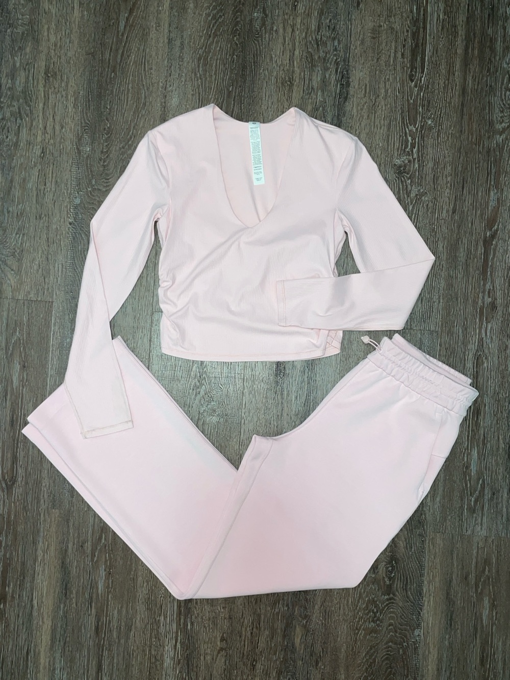 NWOT Lululemon Matching Pink Pearl Set. Size 8